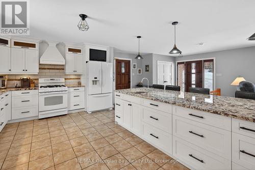 63 Lepage Drive, Penetanguishene, ON - Indoor Photo Showing Kitchen