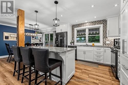 583 6Th Street W, Owen Sound, ON - Indoor Photo Showing Kitchen With Upgraded Kitchen