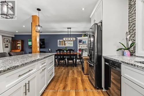 583 6Th Street W, Owen Sound, ON - Indoor Photo Showing Kitchen With Upgraded Kitchen
