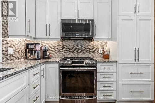 583 6Th Street W, Owen Sound, ON - Indoor Photo Showing Kitchen With Upgraded Kitchen
