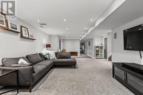 583 6Th Street W, Owen Sound, ON - Indoor Photo Showing Living Room