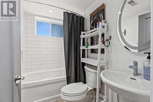 583 6Th Street W, Owen Sound, ON - Indoor Photo Showing Bathroom