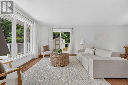 44 Shellwood Shores Avenue, Huntsville (Brunel), ON - Indoor Photo Showing Living Room