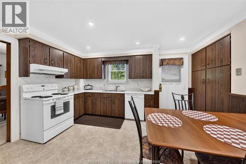 2333 Chilver, Windsor, ON - Indoor Photo Showing Kitchen