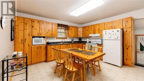 20612 Hwy 540, Silver Water, Manitoulin Island, ON - Indoor Photo Showing Kitchen