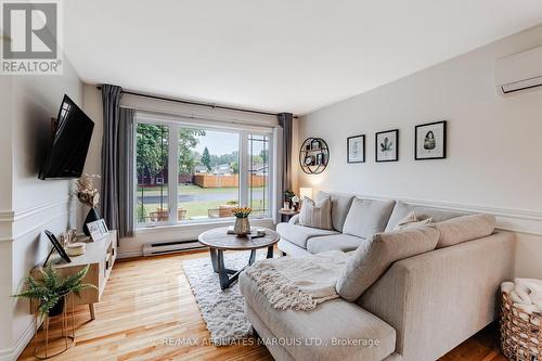 709 Champlain Drive, Cornwall, ON - Indoor Photo Showing Living Room