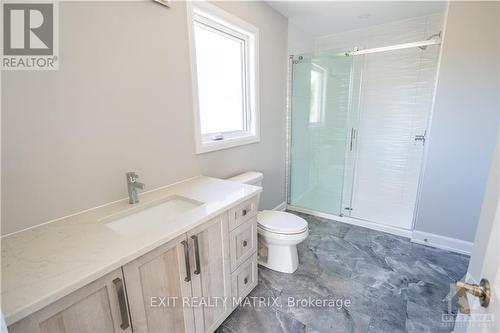 17 Glenco Road, South Stormont, ON - Indoor Photo Showing Bathroom