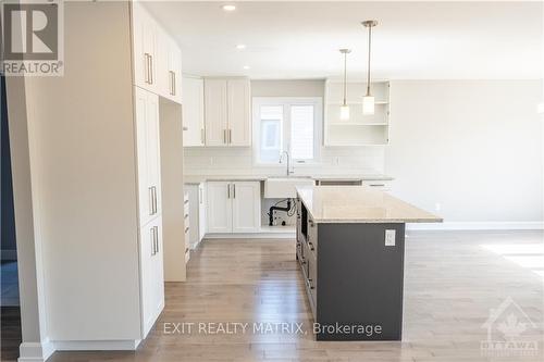 17 Glenco Road, South Stormont, ON - Indoor Photo Showing Kitchen With Upgraded Kitchen