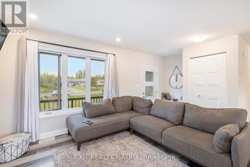 25 Glenco Road, South Stormont, ON - Indoor Photo Showing Living Room