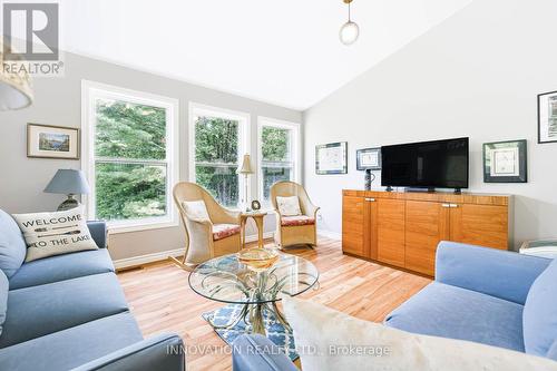 688 Dewitt Lane, Frontenac (Frontenac South), ON - Indoor Photo Showing Living Room