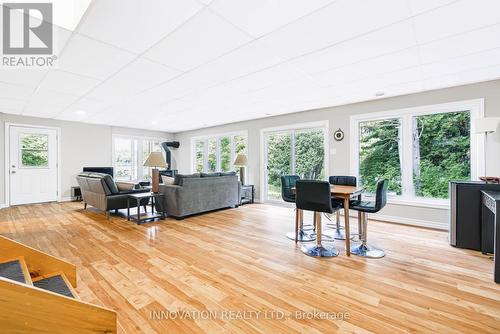 688 Dewitt Lane, Frontenac (Frontenac South), ON - Indoor Photo Showing Living Room