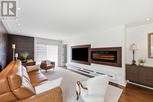 14 - 275 Pelham Road, St. Catharines (Rykert/Vansickle), ON - Indoor Photo Showing Living Room With Fireplace