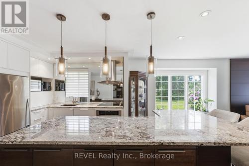 14 - 275 Pelham Road, St. Catharines (Rykert/Vansickle), ON - Indoor Photo Showing Kitchen With Upgraded Kitchen