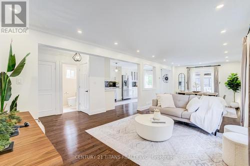 6 Blossom Court, Vaughan, ON - Indoor Photo Showing Living Room