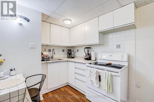 6 Blossom Court, Vaughan, ON - Indoor Photo Showing Kitchen