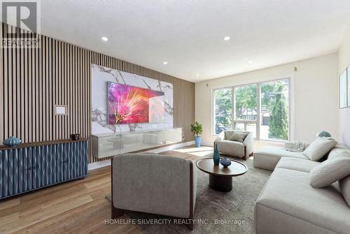 3315 Dwiggin Avenue, Mississauga, ON - Indoor Photo Showing Living Room