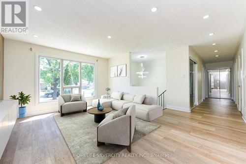 3315 Dwiggin Avenue, Mississauga, ON - Indoor Photo Showing Living Room