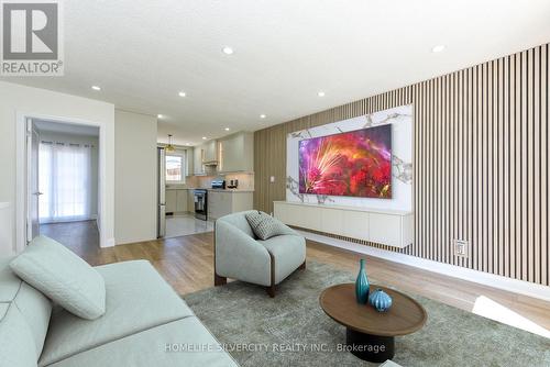 3315 Dwiggin Avenue, Mississauga, ON - Indoor Photo Showing Living Room