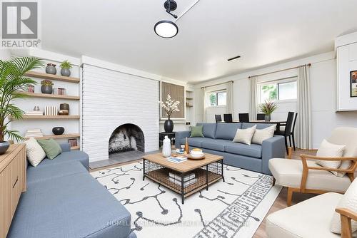 3315 Dwiggin Avenue, Mississauga, ON - Indoor Photo Showing Living Room
