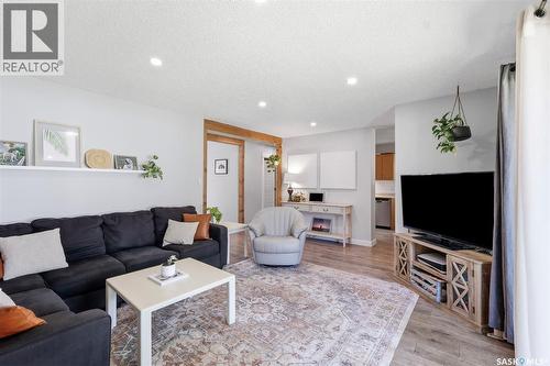 123 Appleby Drive, Saskatoon, SK - Indoor Photo Showing Living Room