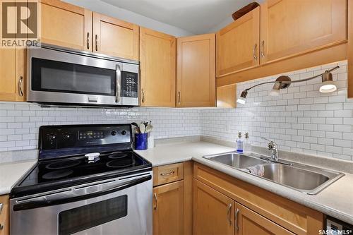 123 Appleby Drive, Saskatoon, SK - Indoor Photo Showing Kitchen With Double Sink