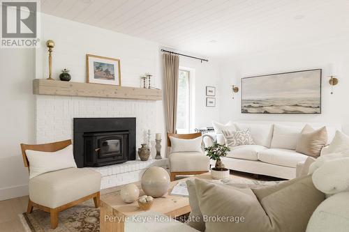 41 South Muskoka Drive, Bracebridge (Macaulay), ON - Indoor Photo Showing Living Room With Fireplace