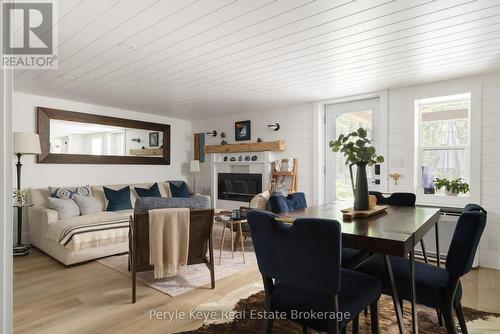 41 South Muskoka Drive, Bracebridge (Macaulay), ON - Indoor With Fireplace