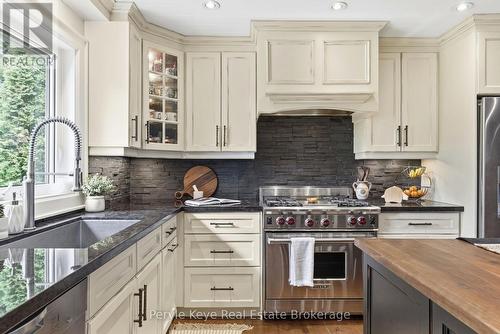 179 Santa'S Village Road, Bracebridge (Monck (Bracebridge)), ON - Indoor Photo Showing Kitchen With Upgraded Kitchen