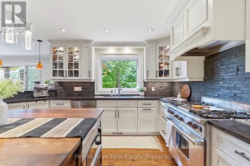 179 Santa'S Village Road, Bracebridge (Monck (Bracebridge)), ON - Indoor Photo Showing Kitchen With Upgraded Kitchen