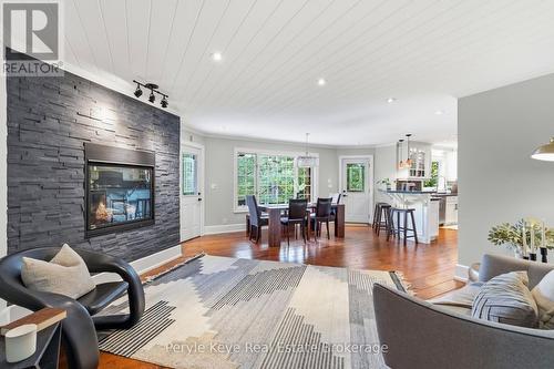 179 Santa'S Village Road, Bracebridge (Monck (Bracebridge)), ON - Indoor Photo Showing Living Room