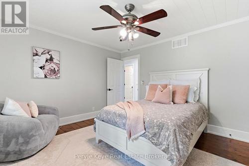 179 Santa'S Village Road, Bracebridge (Monck (Bracebridge)), ON - Indoor Photo Showing Bedroom
