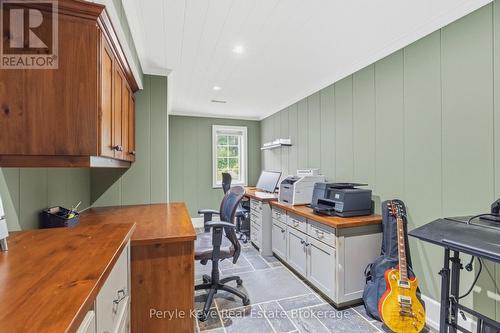 179 Santa'S Village Road, Bracebridge (Monck (Bracebridge)), ON - Indoor Photo Showing Office