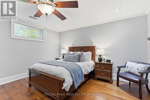 179 Santa'S Village Road, Bracebridge (Monck (Bracebridge)), ON - Indoor Photo Showing Bedroom
