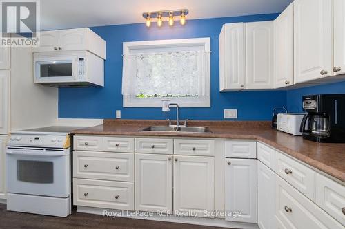 10 1St Ave South Avenue S, Native Leased Lands, ON - Indoor Photo Showing Kitchen With Double Sink