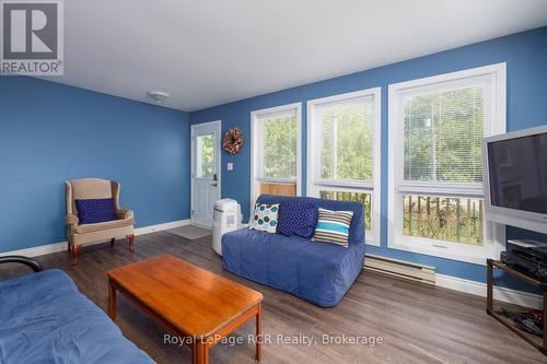 10 1St Ave South Avenue S, Native Leased Lands, ON - Indoor Photo Showing Living Room With Fireplace