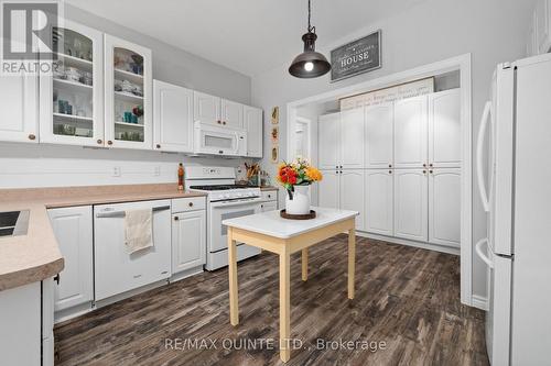 291 Colonial Drive, Quinte West (Murray Ward), ON - Indoor Photo Showing Kitchen