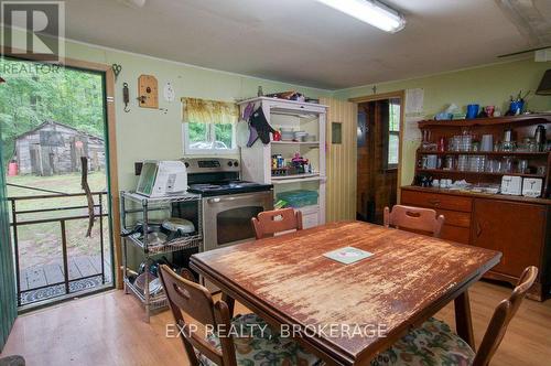 148B Oak Shores Lane, Frontenac (Frontenac South), ON - Indoor Photo Showing Dining Room