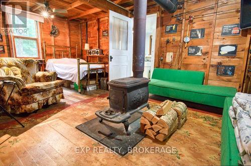 148B Oak Shores Lane, Frontenac (Frontenac South), ON - Indoor