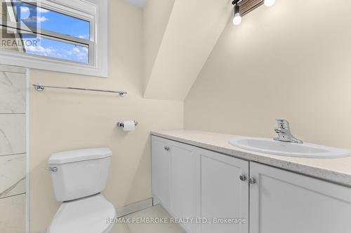 480 Blank Street, Pembroke, ON - Indoor Photo Showing Bathroom