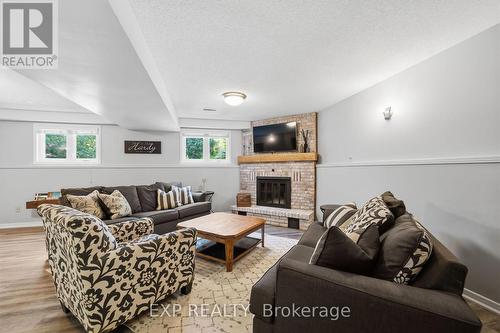 632 Hoover Place, Strathroy-Caradoc (Mount Brydges), ON - Indoor Photo Showing Living Room With Fireplace