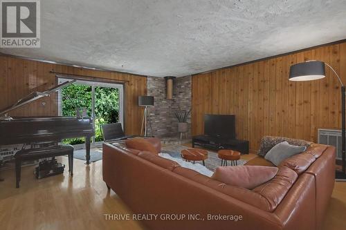 665 Kildare Road, London North (North P), ON - Indoor Photo Showing Other Room With Fireplace