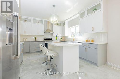 17 Weston Crescent, Ajax, ON - Indoor Photo Showing Kitchen With Upgraded Kitchen