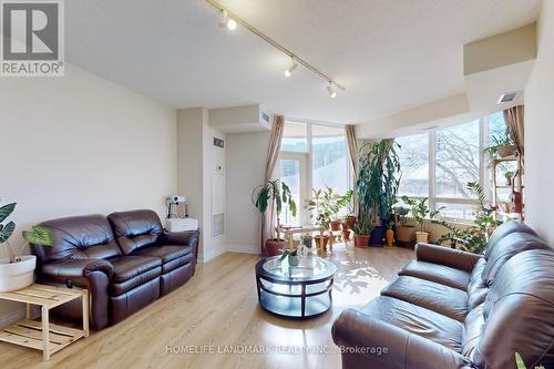163 - 23 Cox Boulevard, Markham, ON - Indoor Photo Showing Living Room