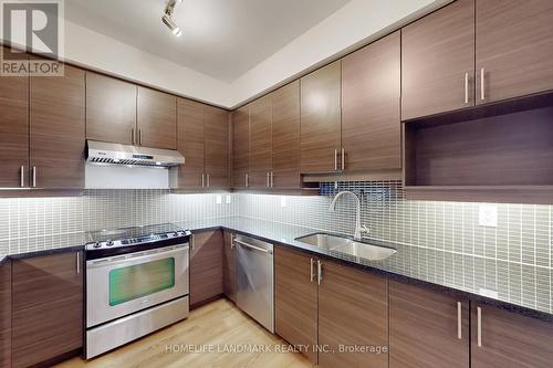163 - 23 Cox Boulevard, Markham, ON - Indoor Photo Showing Kitchen With Double Sink With Upgraded Kitchen