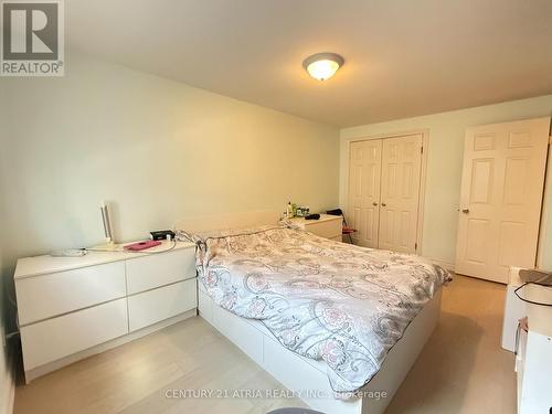 73 Stately Way, Markham, ON - Indoor Photo Showing Bedroom