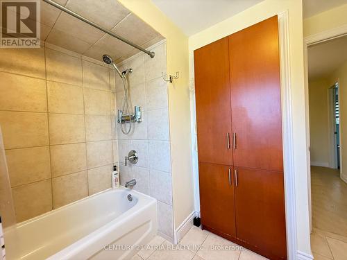 73 Stately Way, Markham, ON - Indoor Photo Showing Bathroom