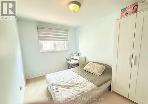 73 Stately Way, Markham, ON - Indoor Photo Showing Bedroom