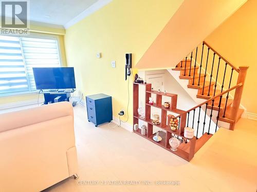 73 Stately Way, Markham, ON - Indoor Photo Showing Other Room