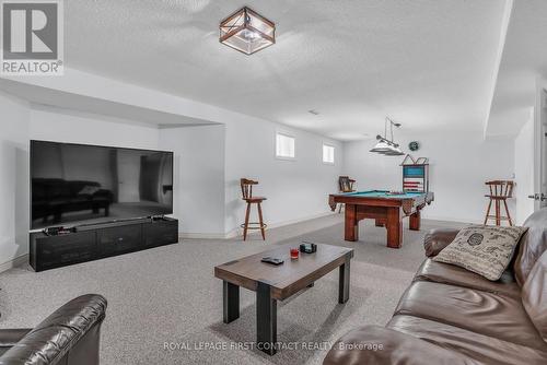 340 Livingstone Street W, Barrie, ON - Indoor Photo Showing Living Room