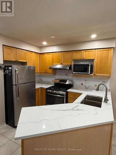 5986 Long Valley Road, Mississauga, ON - Indoor Photo Showing Kitchen With Double Sink
